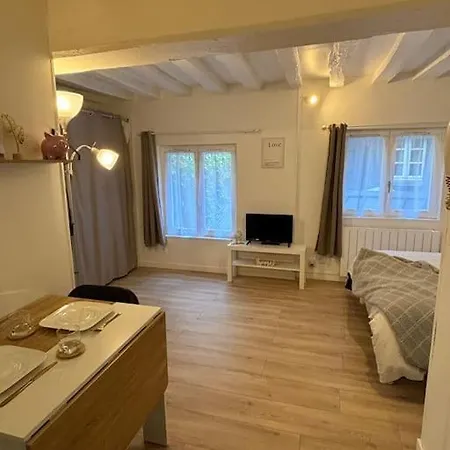 Cosy Beauvoisine Apartment Rouen